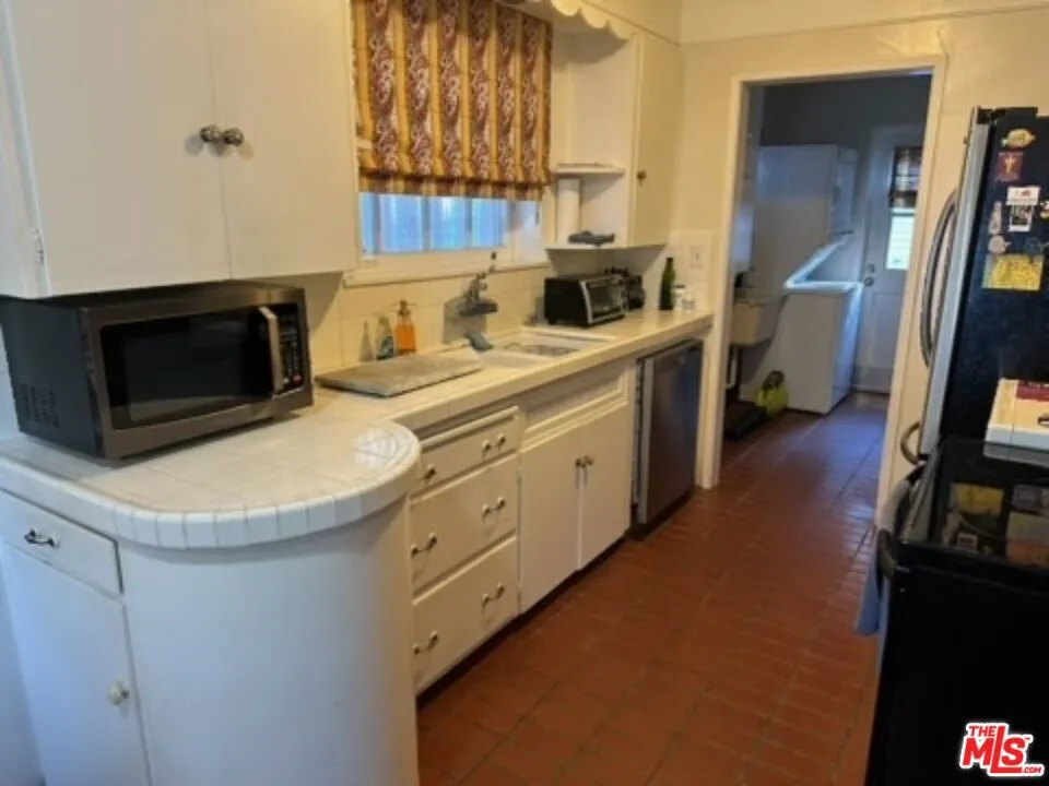 12752 Halkirk Street, Studio City, California 91604 home-pic-2